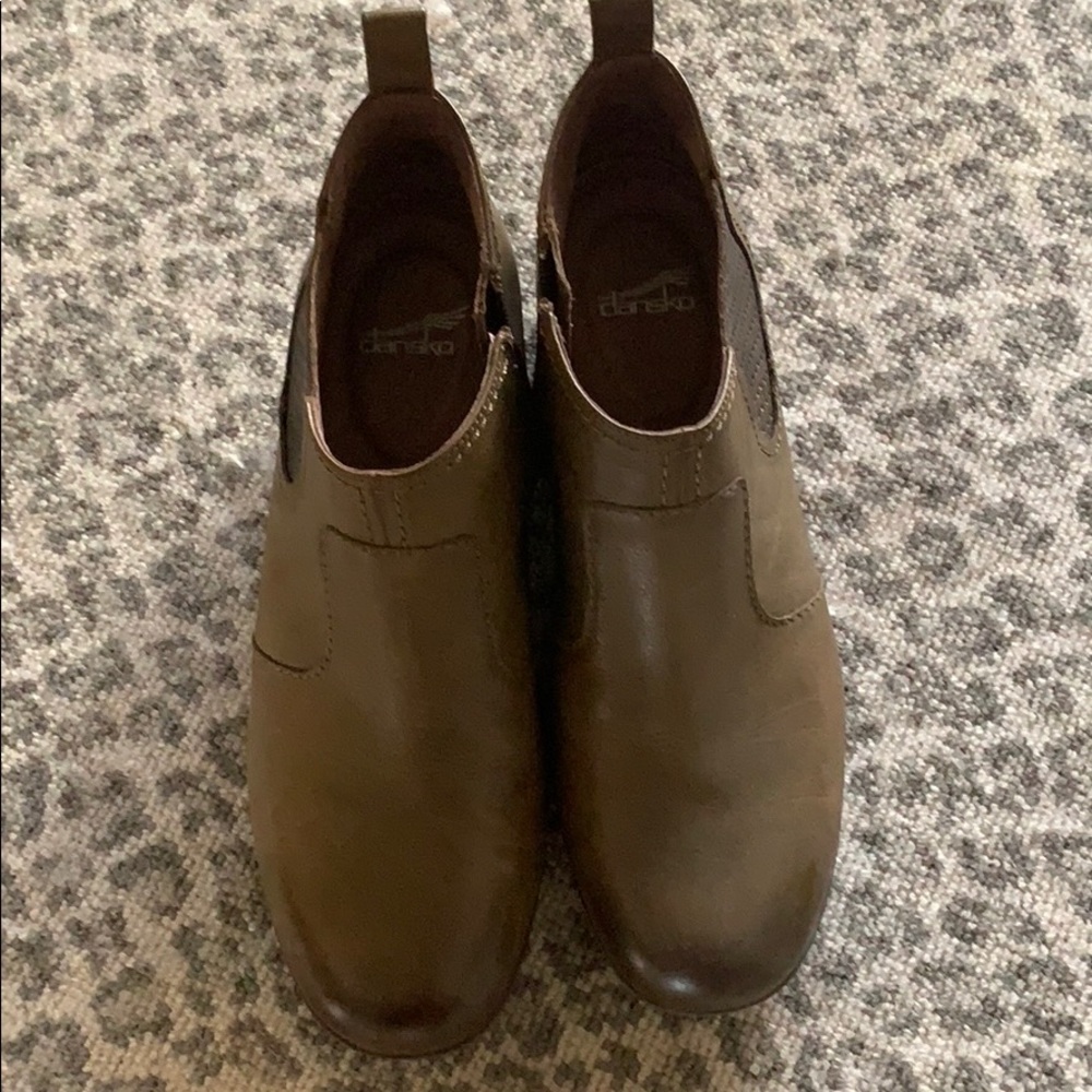 Dansko bootie size 40. worn once. Exc condition!